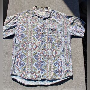 Vintage 1992 Levi’s Short Sleeve Button-up shirt. Geometric Aztec Print Size L